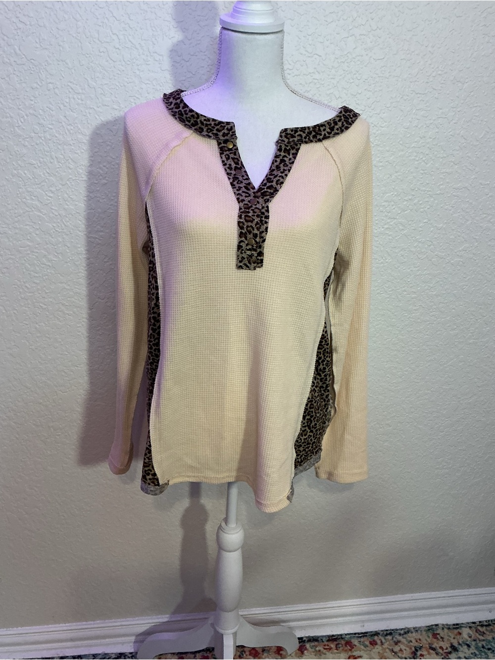 Umgee Cream Long-Sleeve Top with Leopard Trim (B6)